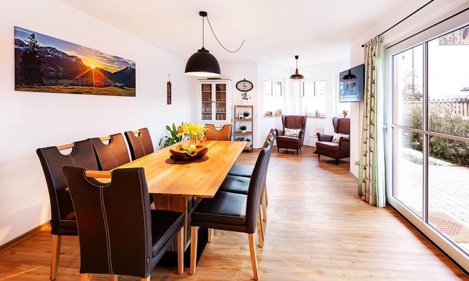 Garmisch-Partenkirchen House | Centrally located holiday home with a garden