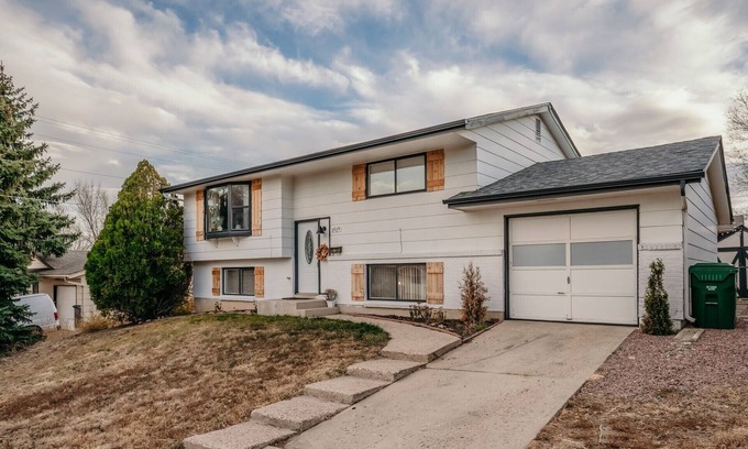 Southeast Colorado Springs House | Centrally located private suite, minutes to Downtown and attractions