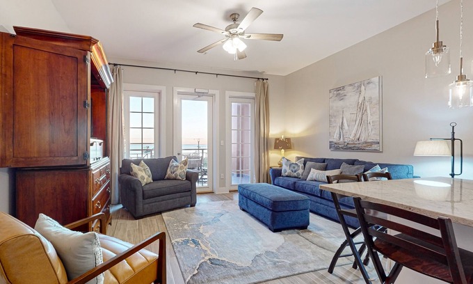 Gulf Place Condo | Centrally located condo near shopping & the beach w/shared pool & tennis courts