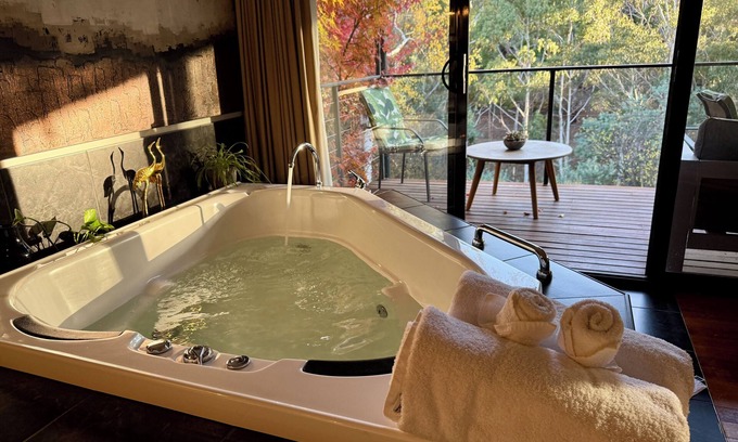 Hepburn Springs House | Centrally located 2-bedroom luxury pet friendly villa in Australia’s spa country