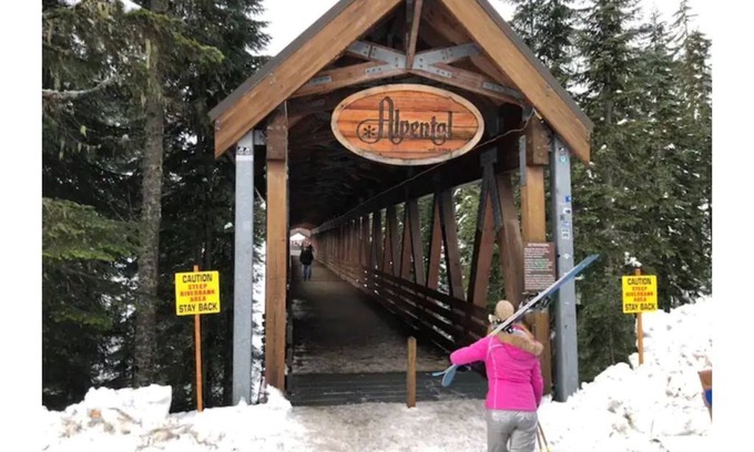 North Bend Cabin | Centrally Located/Close to Ski Resorts/High Speed Internet