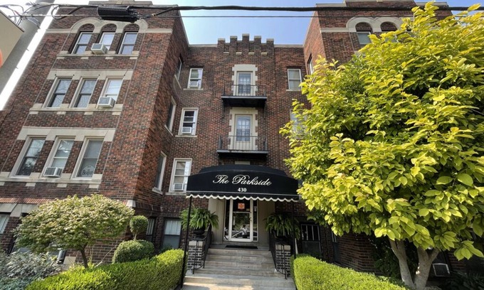 South Central Apartment | Centrally Located 1 Bedroom Apartment with Historical Charm!