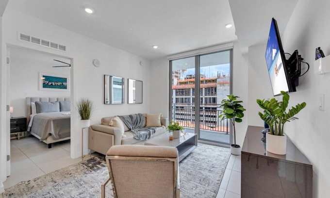 Overtown Apartment | Centrally Located 2 BED in the Heart of Downtown