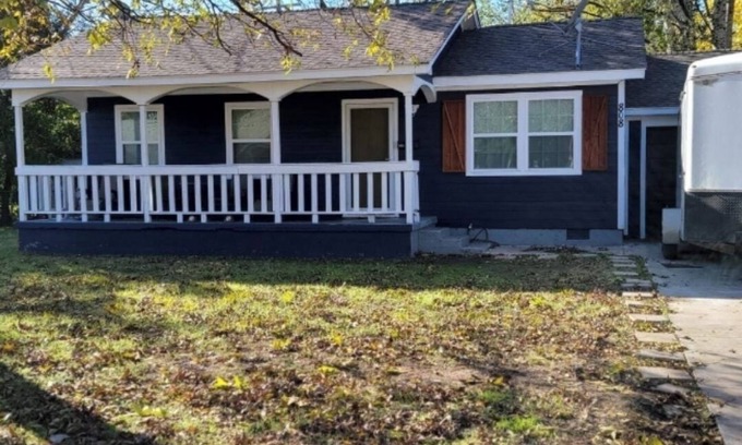 Lawton House | Centrally Located 2-bedroom house near restaurants, shopping center & Ft Sill