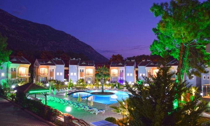 Hisaronu Apartment | Centrally located 3 bed 3 bath apartment with private roof terraces. FREE WIFI