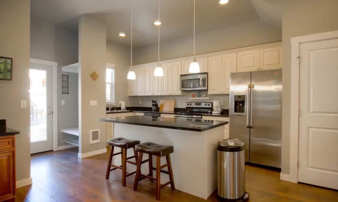 Central Tacoma House | Centrally Located 3-bedroom house in Tacoma. Pet friendly!