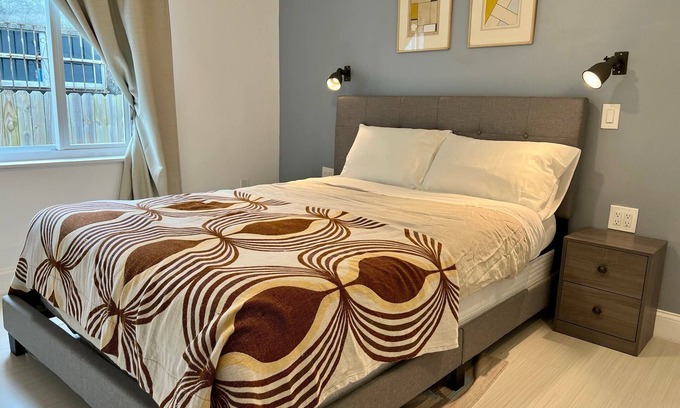 Allapattah House | Centrally located 5 bedroom house with parking