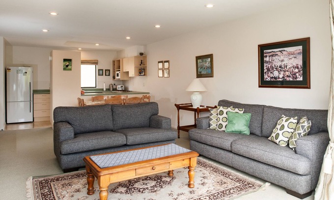 Akaroa Apartment | Centrally Located Apartment 1 block away from Akaroa wharf and dining.