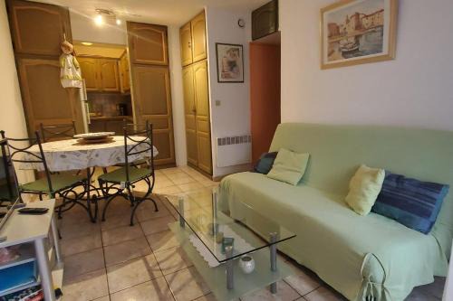 Frejus Apartment | Centrally located apartment with swimming pool