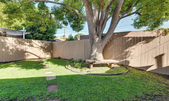 Burbank Apartment | Centrally Located Burbank Duplex Near Hollywood!