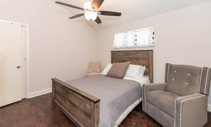 North San Antonio - SAT House | Centrally Located Home with Pool Near downtown by the Riverwalk, Alamo and Zoo
