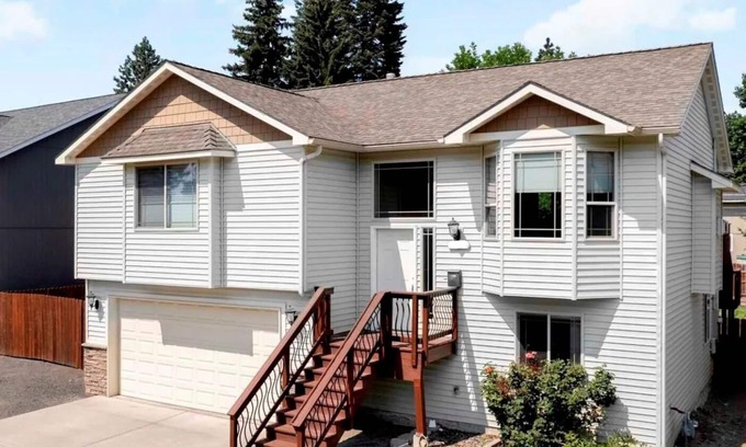 Lincoln Heights House | Centrally Located Home w/Game Room - Pet Friendly w/HUGE Yard