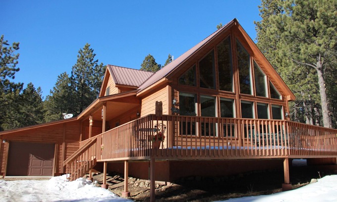 Angel Fire House | Centrally Located Luxuriously Comfortable 3 BR Cabin