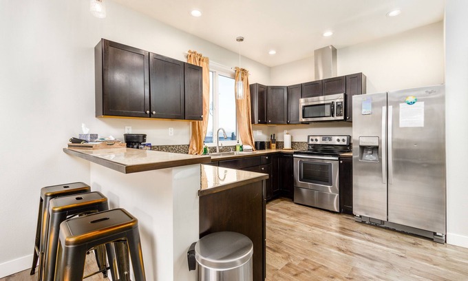 Eagle River Apartment | Centrally located, mountain-view retreat with private balcony, & washer/dryer
