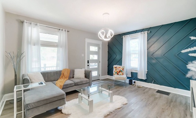 Roselawn Finance House | Centrally located Modern entertainment home for the whole family