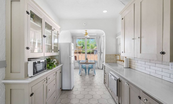 Iron Horse House | Centrally located near The U of A- go Wildcats!