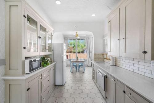 Iron Horse House | Centrally located near The U of A go Wildcats