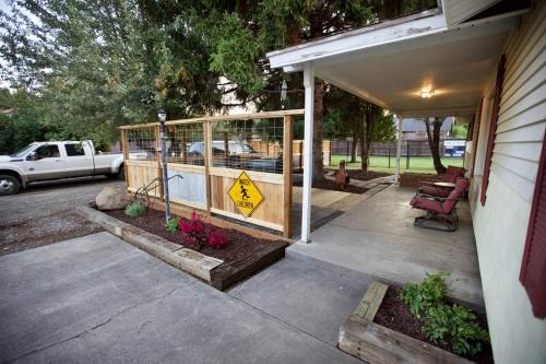 Redmond House | Centrally Located Redmond Retreat with Pool Table