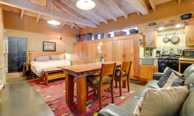 Northeast Santa Fe Apartment | Centrally Located Santa Fe Studio Near Town!