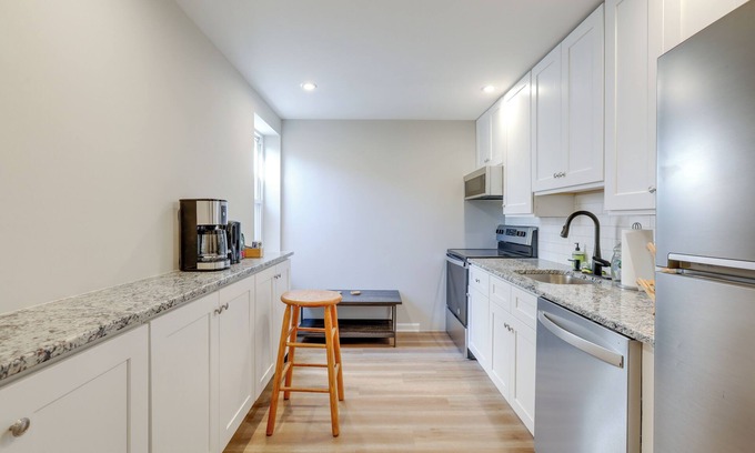 Fairmount Apartment | Centrally Located Philly Apt: Walk to Dining!