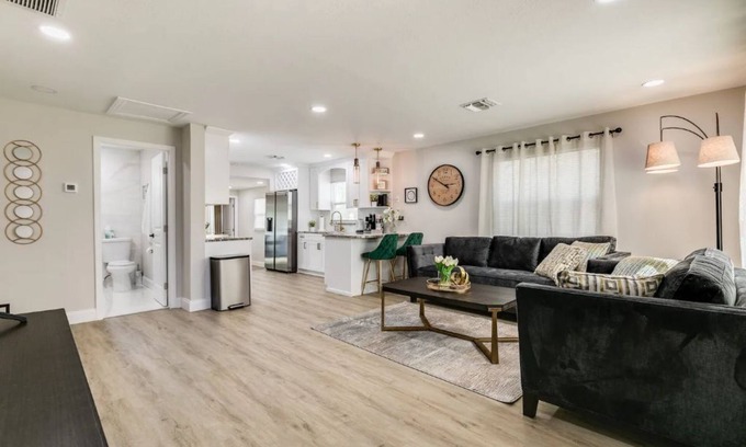 St. Petersburg - Clearwater House | Centrally located to dwtn ST. Pete & beach, 3/2 🏡