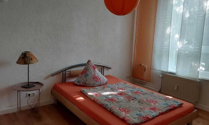 Schkeuditz Apartment | Centrally located vacation apartment "ROSI" in Schkeuditz