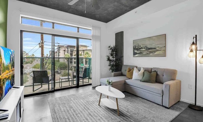 Evans Churchill Apartment | Centric 1BR In HEART of DTPHX Free Parking + Pool