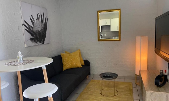 Die Hoewes Apartment | Centurion Fully furnished lock up&go 1 bedroom apartment