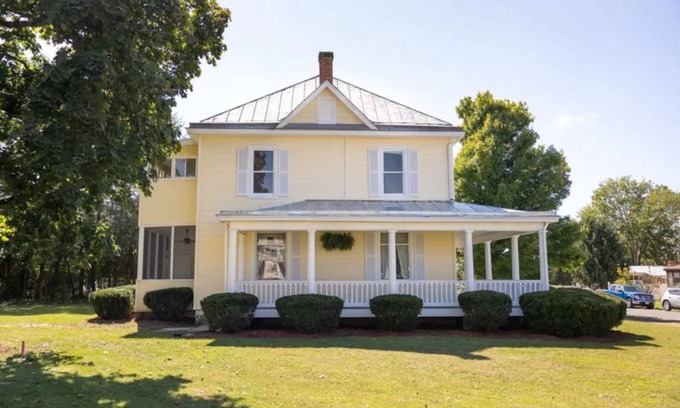 Buena Vista House | Century old 4 bedroom close to SVU, sleeps 8.