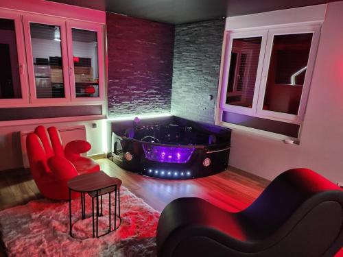 Sarralbe Apartment | Cerises Love- Love room- Balnéo