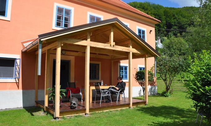 Vyhne House | cerveny dom