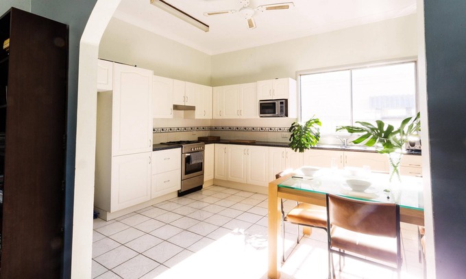 Cessnock Cottage | Cessnock Cottage near Hunter Valley Vineyards - FREE Wifi - Pet Friendly - Wineries - Concerts - HV Gardens and Zoo