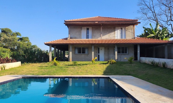 Mairinque House | Chácara Doce Morada em Mairinque, com Piscina, Churrasqueira e pet Friendly