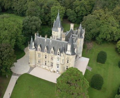 Saint-Germain-d'Arce Bed & Breakfast | Château d'Amenon à 35mn du circuit du Mans et 35mn de Tours