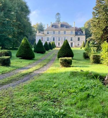 Le Breuil-en-Bessin Bed & Breakfast | Château de Goville