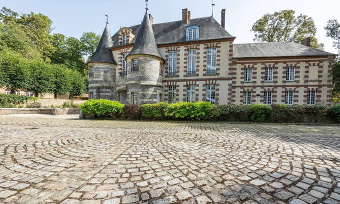 Mainneville Other | Château de Mainneville, sleeps 20 (swimming pool, tennis court and formal gardens)