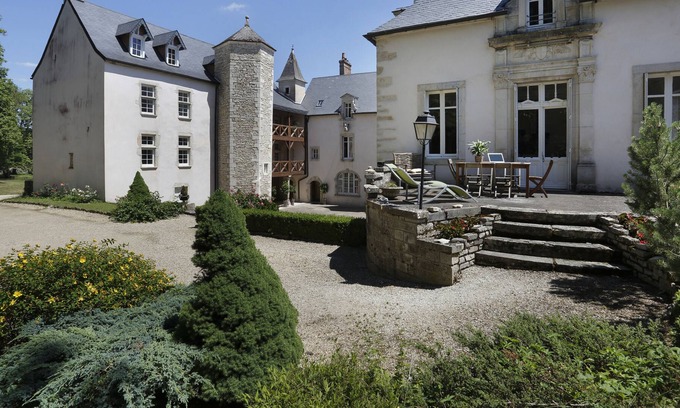 Auxey-Duresses Bed & Breakfast | Château de Melin B&B