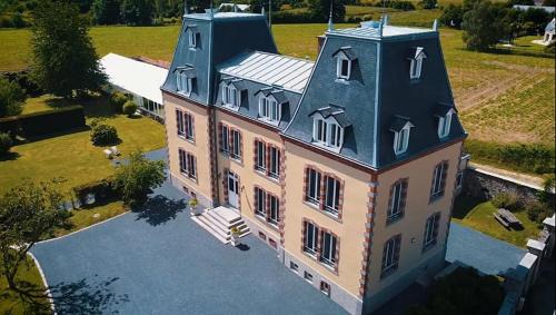 Canisy Bed & Breakfast | Château de Montmireil