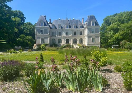 Saint-Bohaire Bed & Breakfast | Château de Saint-Bohaire