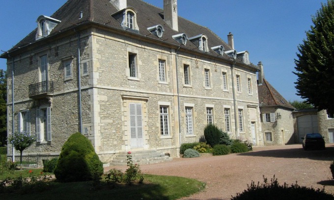 Ladoix-Serrigny House | Château De Serrigny