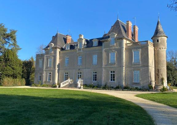 Saint-Fulgent Apartment | Château de St-Fulgent, gîte Le Parc