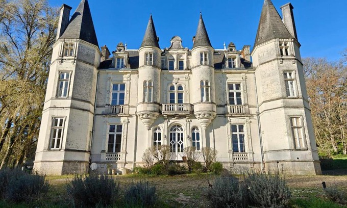 Montrichard Val de Cher Bed & Breakfast | Château de Vallagon