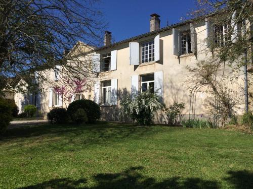 Sainte-Croix-Du-Mont House | Château de Vertheuil