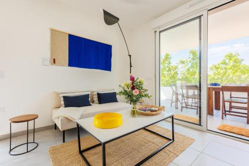 Mazargues Apartment | Château des Calanques - Vue château