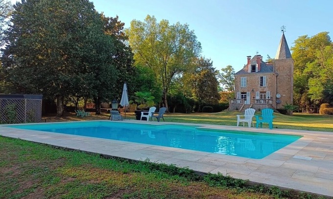 Sarrazac Other | Château le Granger Avec ses Tourelles Pointues Dans la Vallée de la Dordogne