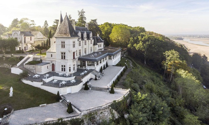 Chenehutte-Treves-Cunault Hotel | Château Le Prieuré - La Maison Younan