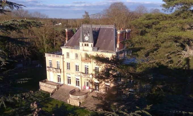 Varennes-Vauzelles Hotel | Château Nevers