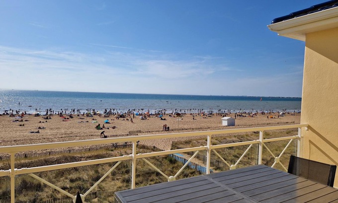 Port District Apartment | Châtelaillon-Plage: 4-room apartment, 6 people, terrace, WIFI