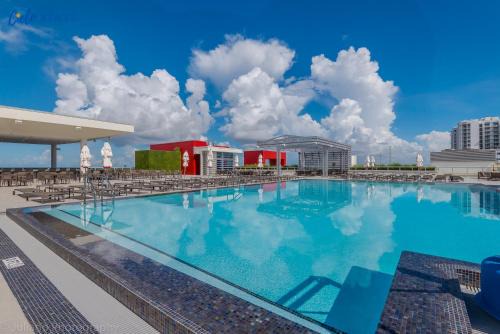 Hollywood Lakes Apartment | CH Luxury Condos & Studios On The Beach