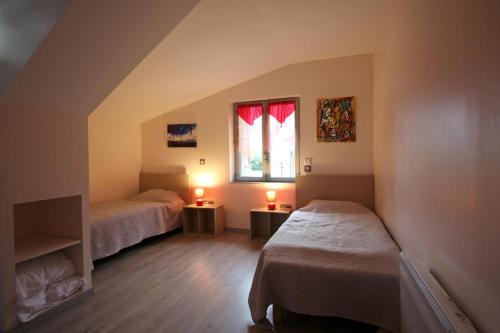Eyjeaux House | Chabatz d'entrar a pouleinat